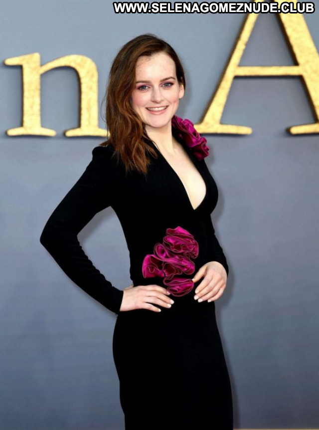 Sophie Mcshera Red Carpet Babe Celebrity Paparazzi Beautiful Posing