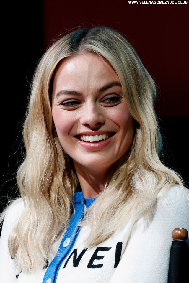 Margot Robbie No Source Sexy Babe Beautiful Posing Hot Celebrity