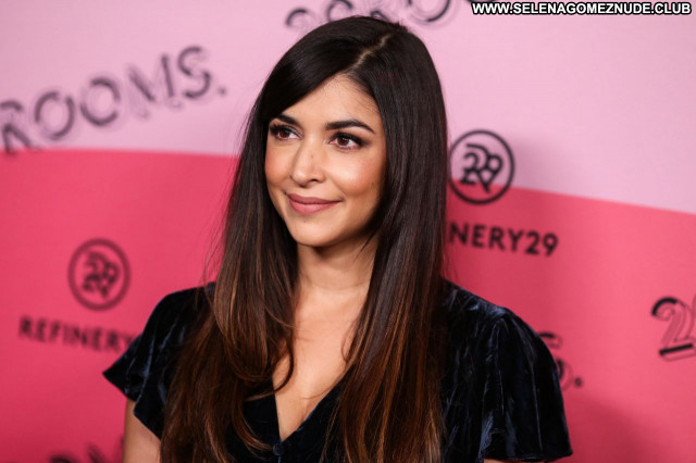 Hannah Simone No Source Babe Posing Hot Sexy Celebrity Beautiful