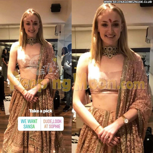 Sophie Turner No Source Posing Hot Beautiful Celebrity Sexy Babe