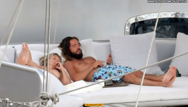 Heidi Klum No Source Topless Celebrity Yacht Babe Posing Hot Toples