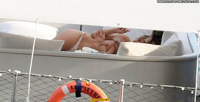 Heidi Klum No Source Babe Posing Hot Topless Beautiful Toples