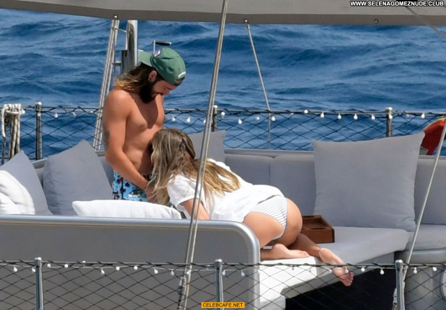 Heidi Klum No Source Babe Toples Yacht Celebrity Topless Posing Hot