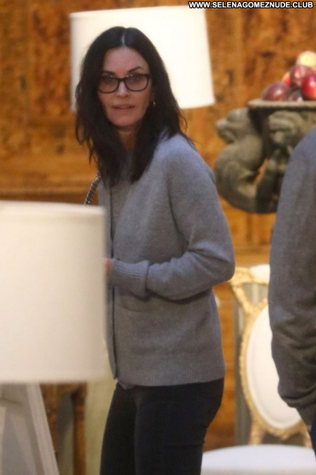 Courteney Cox No Source Sexy Beautiful Posing Hot Celebrity Babe