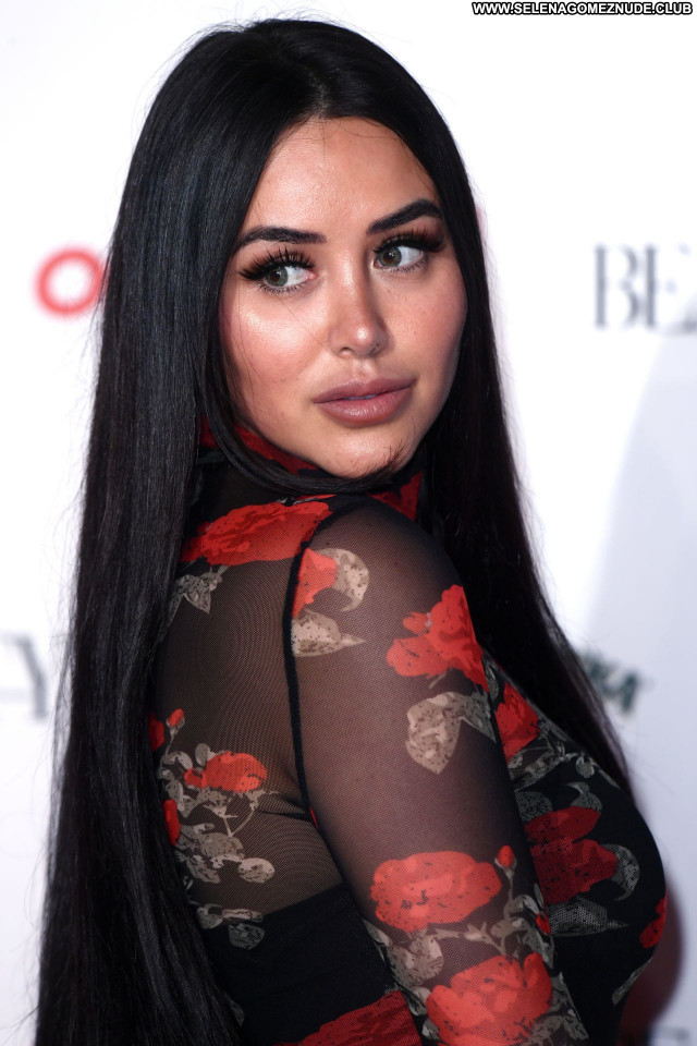 Marnie Simpson No Source  Beautiful Sexy Posing Hot Babe Celebrity