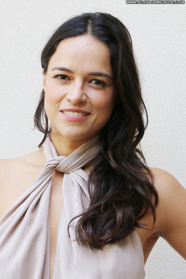 Michelle Rodriguez No Source Posing Hot Beautiful Sexy Celebrity Babe