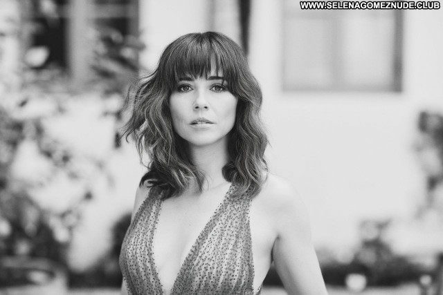 Linda cardellini hot pics