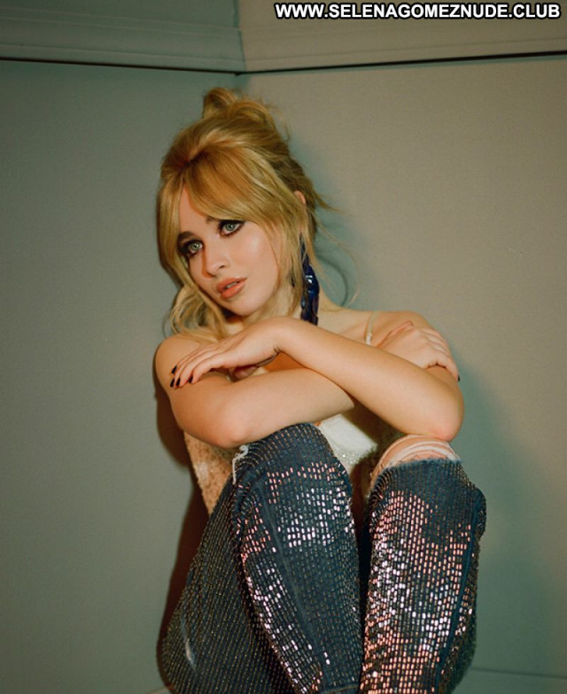 Sabrina Carpenter No Source Posing Hot Babe Sexy Beautiful Celebrity