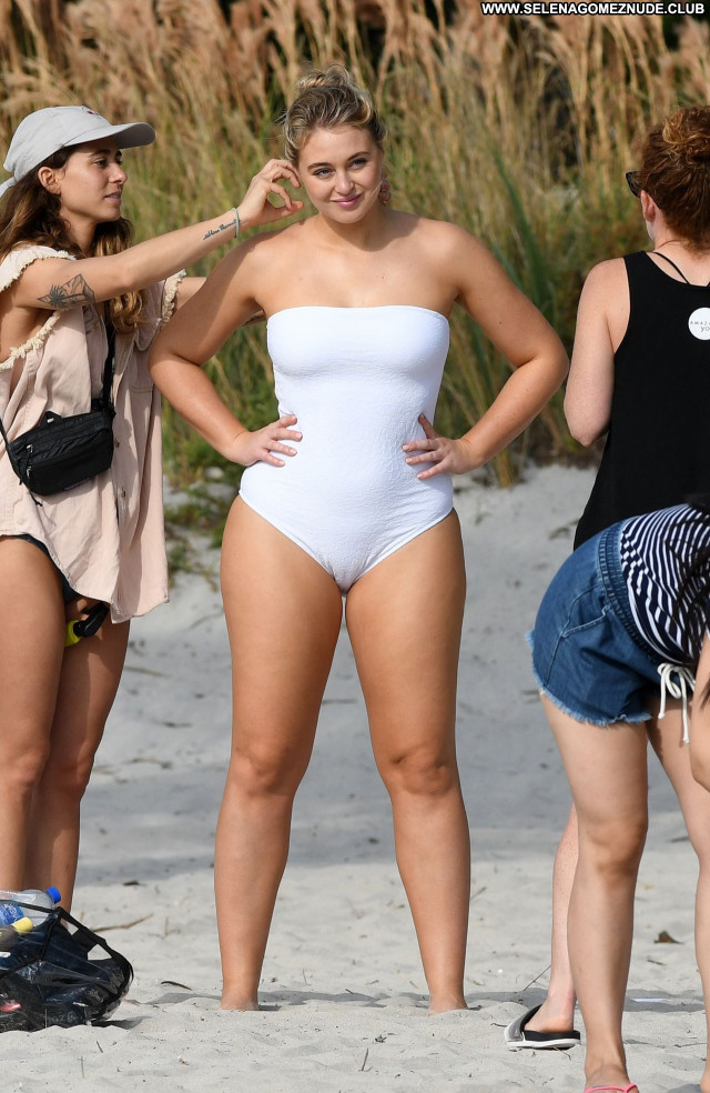 Iskra Lawrence No Source Celebrity Posing Hot Babe Sexy Beautiful