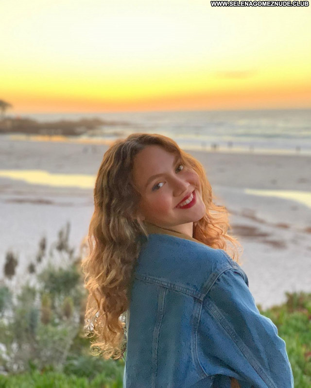 Iris Apatow No Source  Babe Celebrity Posing Hot Beautiful Sexy