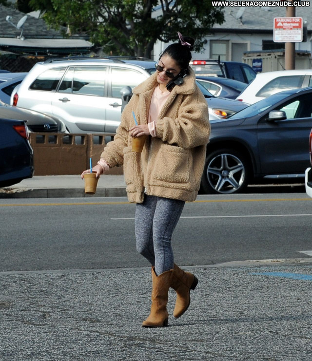 Vanessa Hudgens No Source Sexy Celebrity Beautiful Babe Posing Hot