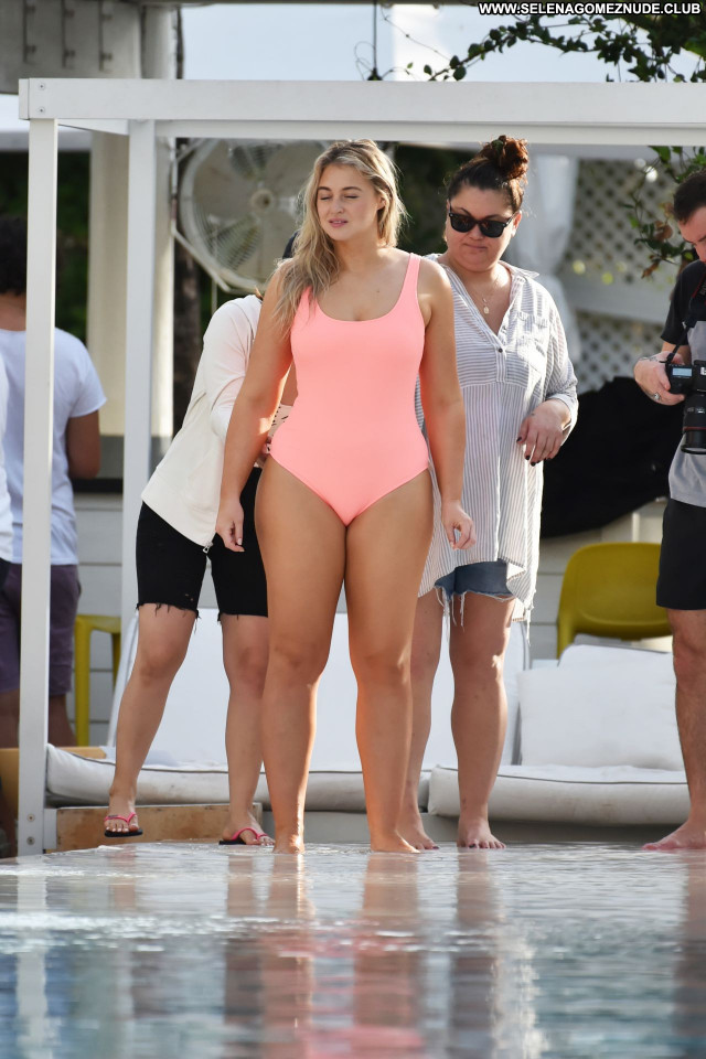 Iskra Lawrence No Source Celebrity Sexy Posing Hot Beautiful Babe