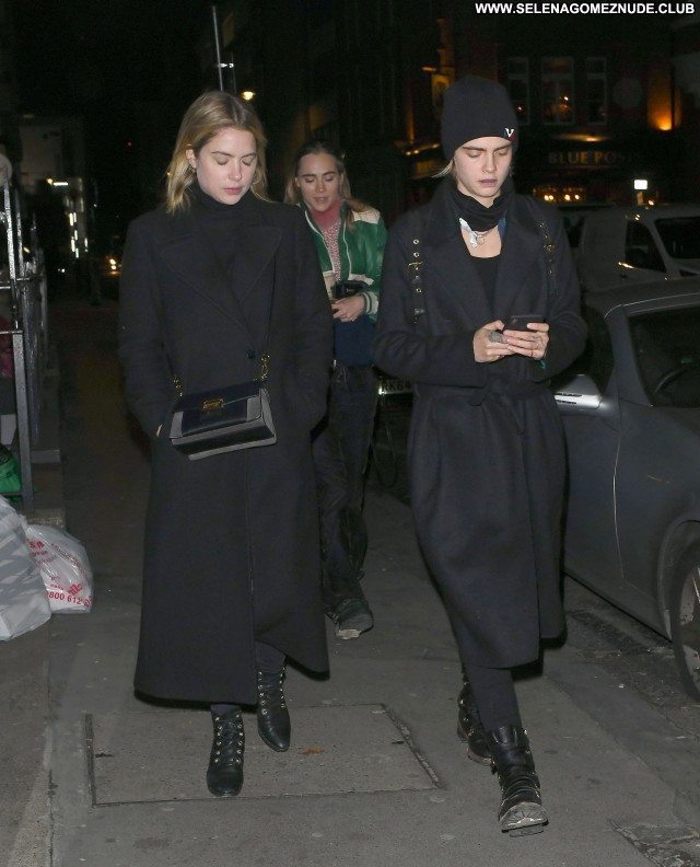 Cara Delevingne No Source Beautiful Sexy Posing Hot Babe Celebrity