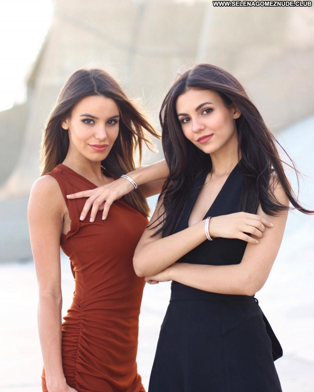 Victoria Justice No Source Celebrity Babe Sexy Beautiful Posing Hot