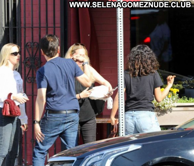 Selena Gome No Source Posing Hot Babe Paparazzi Beautiful Celebrity