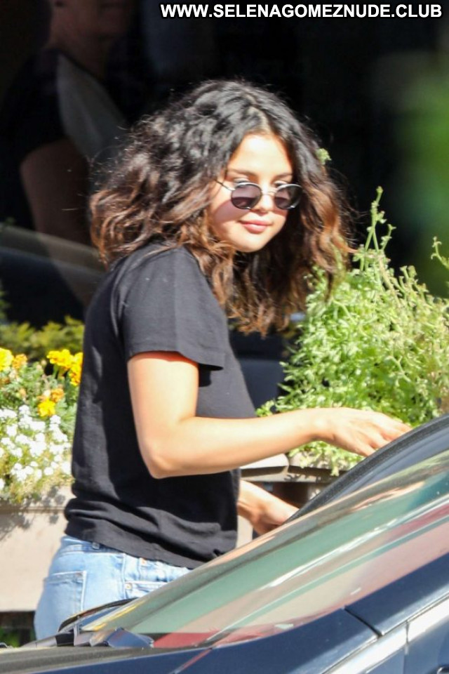 Selena Gome No Source  Paparazzi Posing Hot Babe Beautiful Celebrity