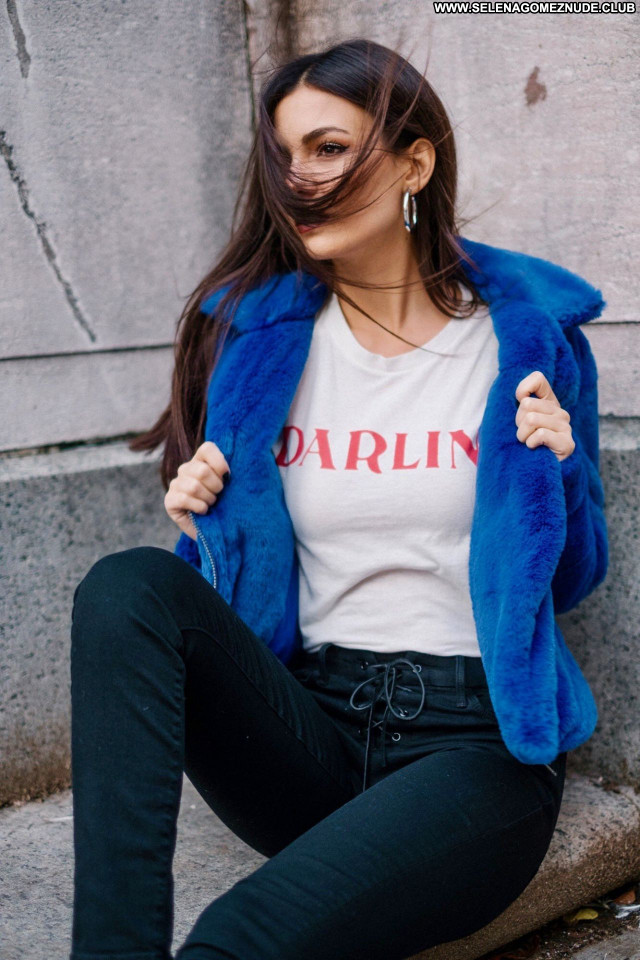 Victoria Justice No Source Sexy Beautiful Posing Hot Celebrity Babe