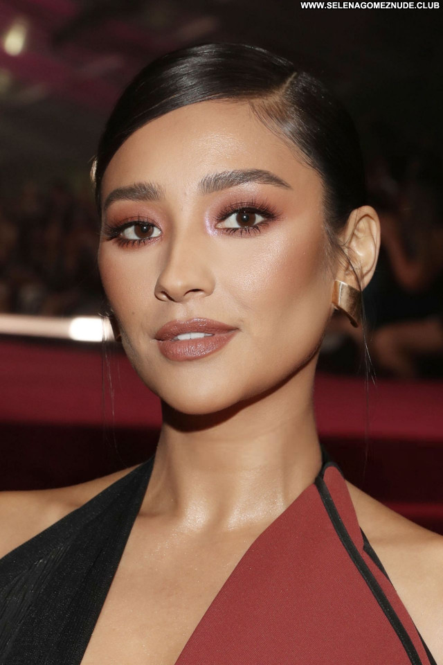 Shay Mitchell No Source Posing Hot Beautiful Babe Celebrity Sexy