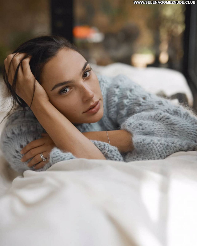 Gal Gadot No Source Posing Hot Babe Celebrity Sexy Beautiful