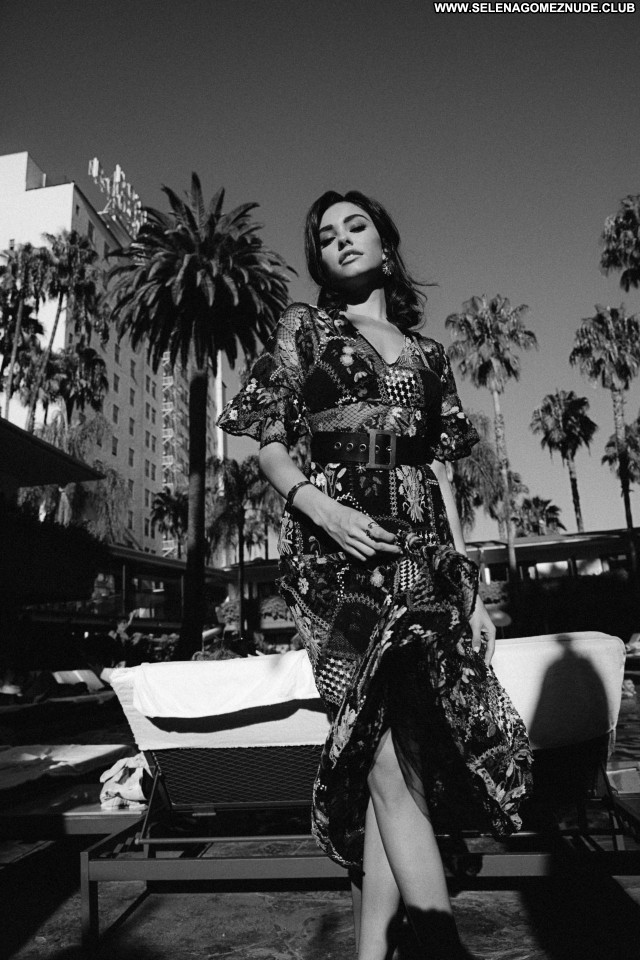 Madison Beer No Source Posing Hot Beautiful Celebrity Babe Sexy