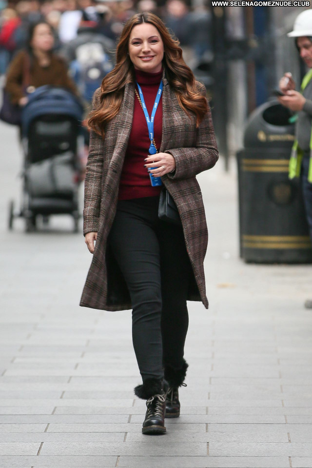 Kelly Brook No Source  Posing Hot Beautiful Celebrity Babe Sexy