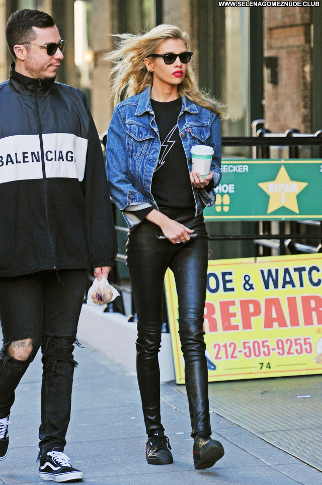 Stella Maxwell No Source Beautiful Babe Sexy Celebrity Posing Hot
