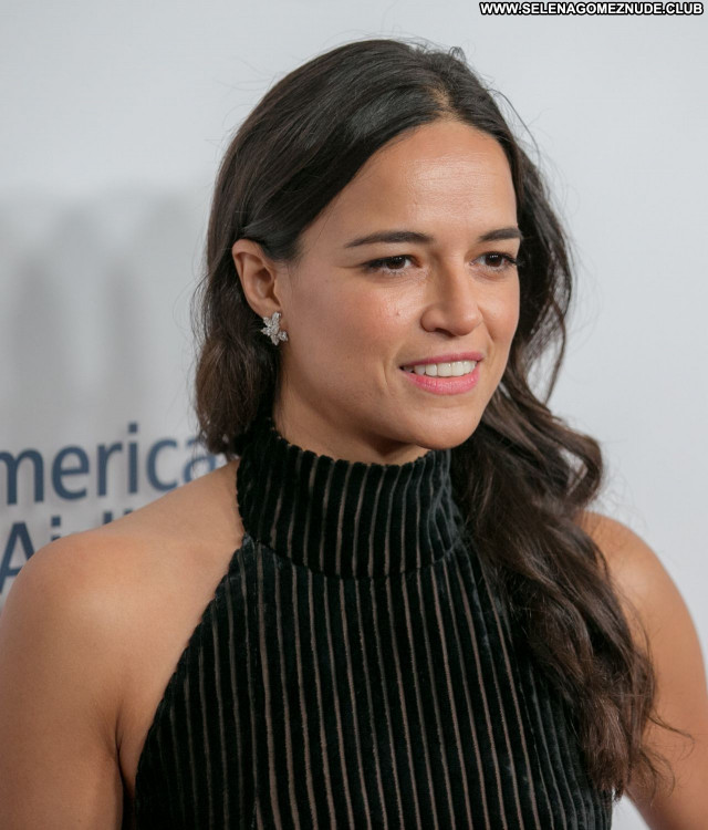 Michelle Rodriguez No Source Beautiful Babe Celebrity Sexy Posing Hot