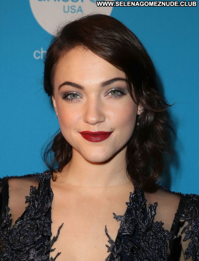 Violett Beane No Source Posing Hot Babe Beautiful Sexy Celebrity