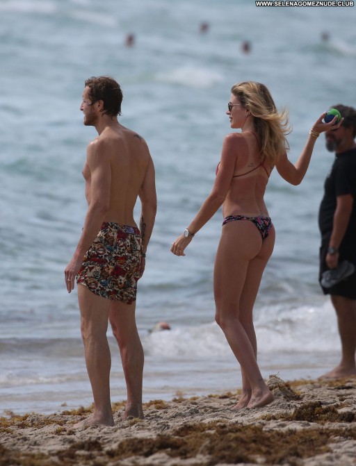 Paola Ambrosini Posing Hot Celebrity Beautiful Straight Babe