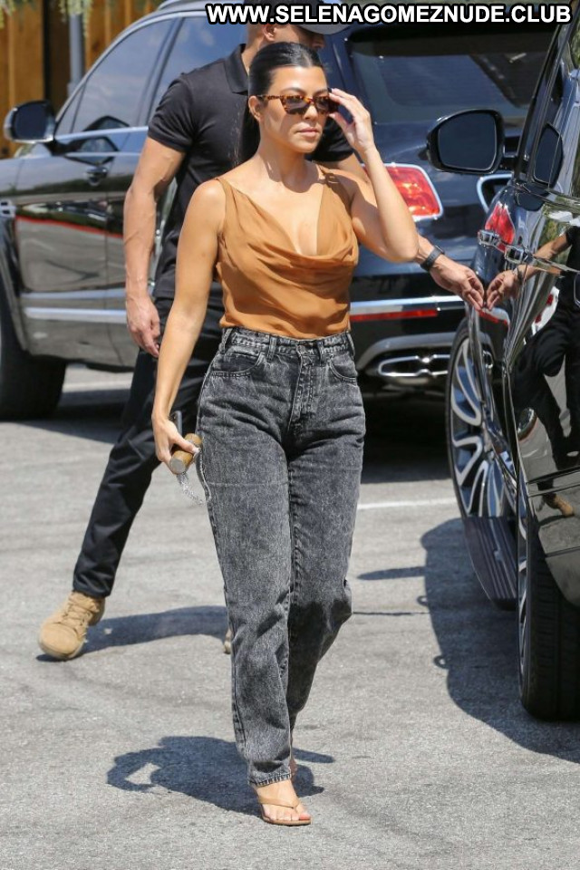 Kourtney Kardashia Los Angeles Posing Hot Paparazzi Beautiful