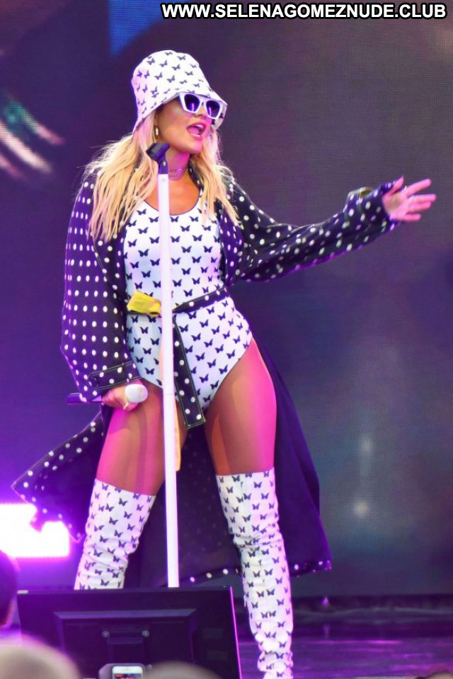 Rita Ora No Source  Babe Beautiful Posing Hot Paparazzi Celebrity