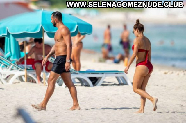 Sara Corrales The Beach Babe Celebrity Beautiful Posing Hot Paparazzi