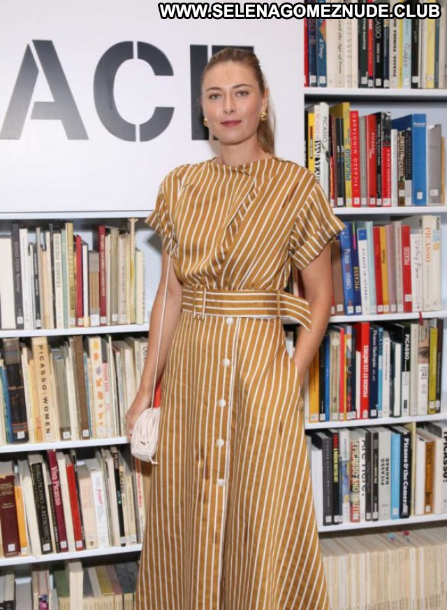 Maria Sharapova No Source  Posing Hot Celebrity Beautiful Paparazzi