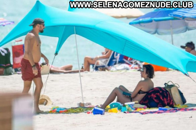 Raquel P Miami Beach  Posing Hot Paparazzi Babe Celebrity Beautiful
