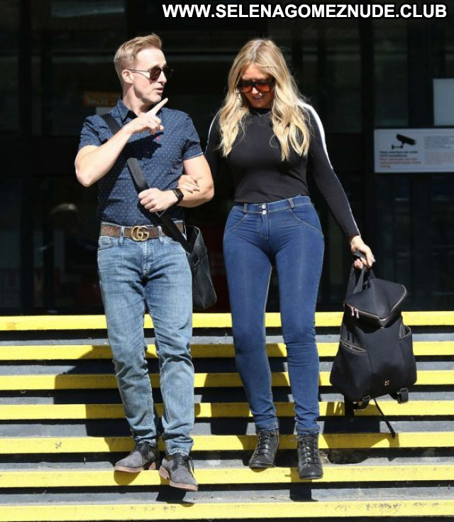 Carol Vorderman No Source Celebrity Paparazzi Babe Beautiful Posing