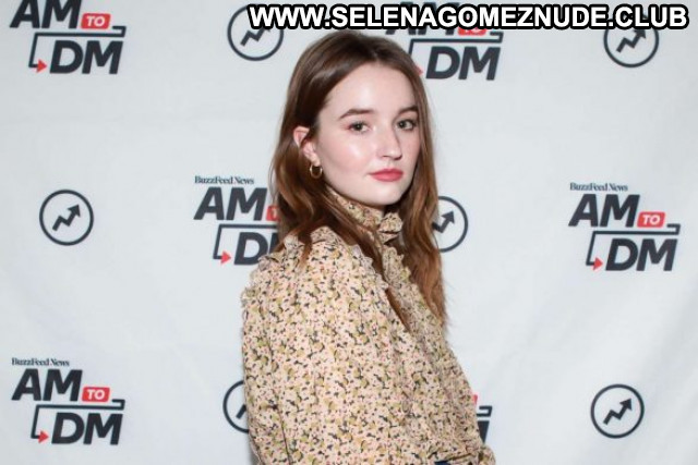 Kaitlyn Dever New York Paparazzi Babe Celebrity Beautiful Posing Hot