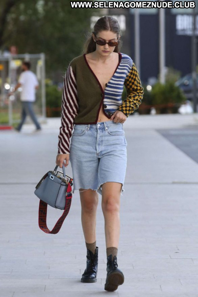 Gigi Hadid No Source  Posing Hot Beautiful Babe Celebrity Paparazzi