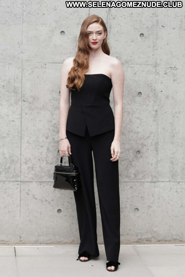 Larsen Thompson Fashion Show Beautiful Posing Hot Babe Paparazzi