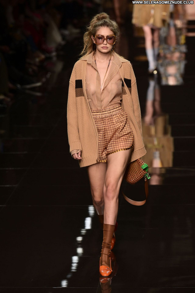 Gigi Hadid No Source  Sexy Posing Hot Babe Beautiful Celebrity