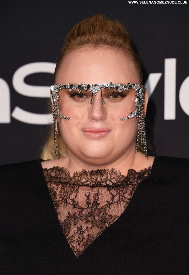 Rebel Wilson No Source Posing Hot Celebrity Sexy Beautiful Babe