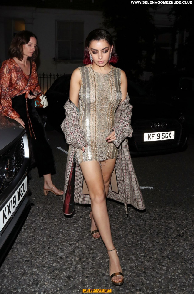 Charli Xcx Gq Men Of The Year Awards Bra See Through Awards Braless