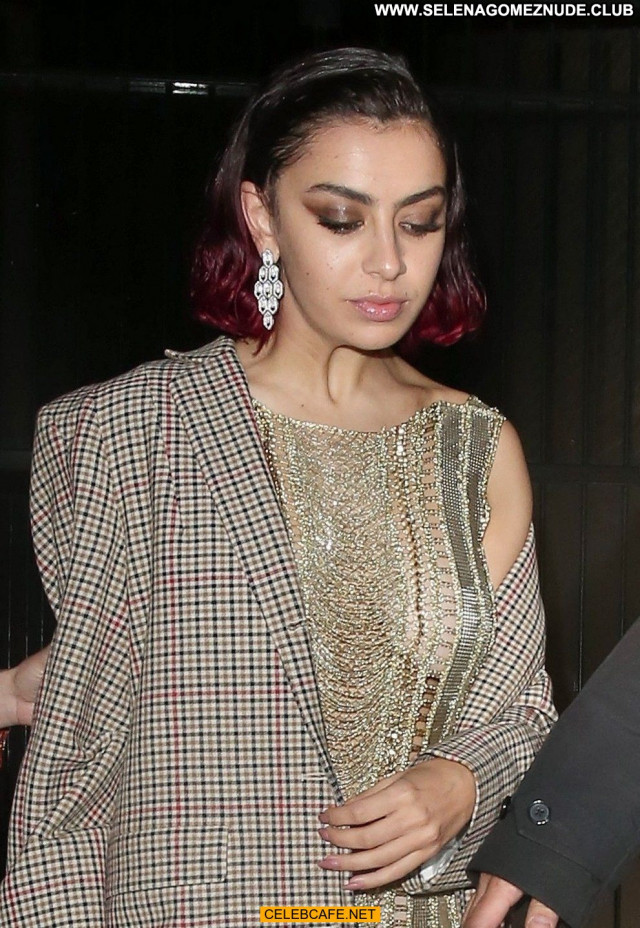 Charli Xcx Gq Men Of The Year Awards London Celebrity Posing Hot