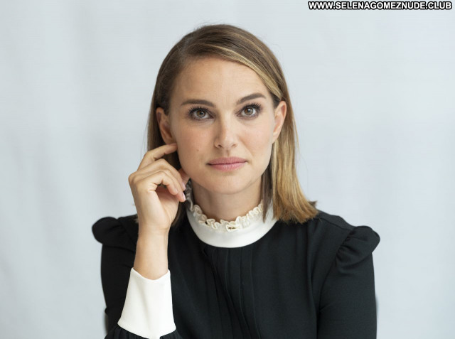 Natalie Portman No Source Posing Hot Celebrity Sexy Babe Beautiful