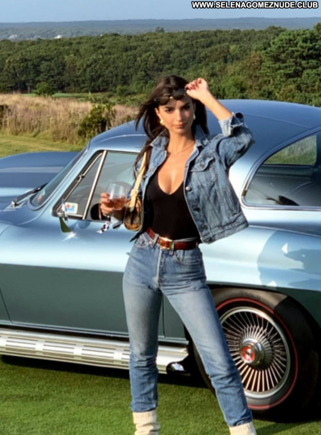 Emily Ratajkowski No Source Babe Posing Hot Celebrity Beautiful Sexy