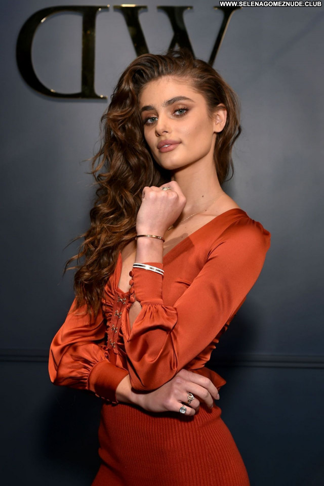 Taylor Hill No Source Babe Celebrity Posing Hot Beautiful Sexy