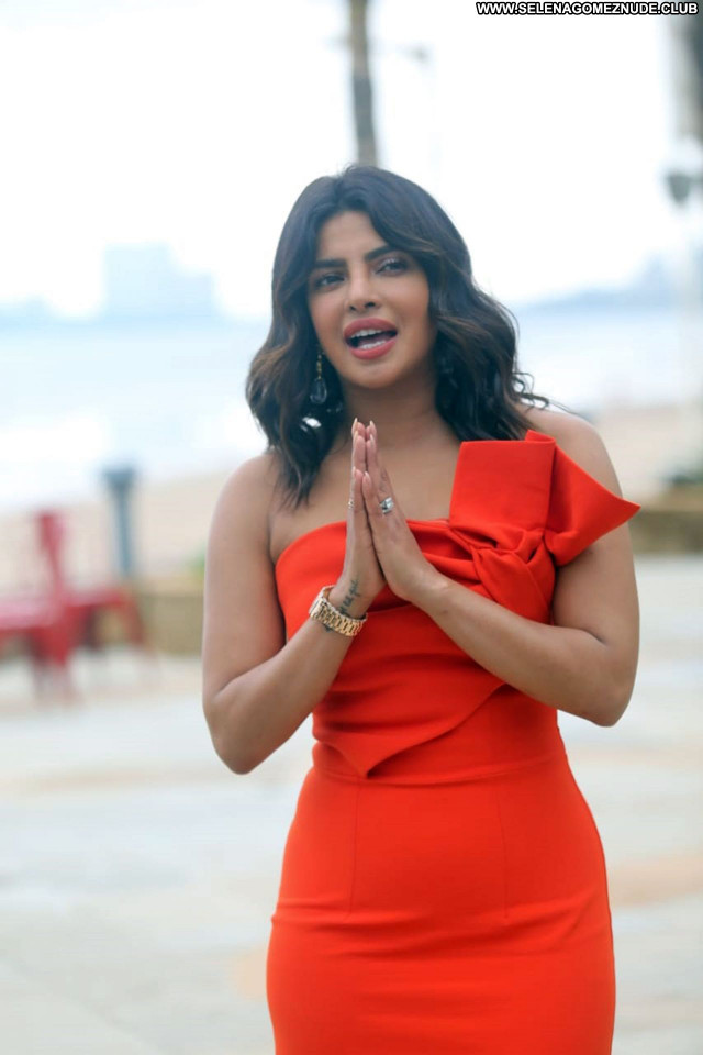 Priyanka Chopra No Source Beautiful Sexy Babe Celebrity Posing Hot