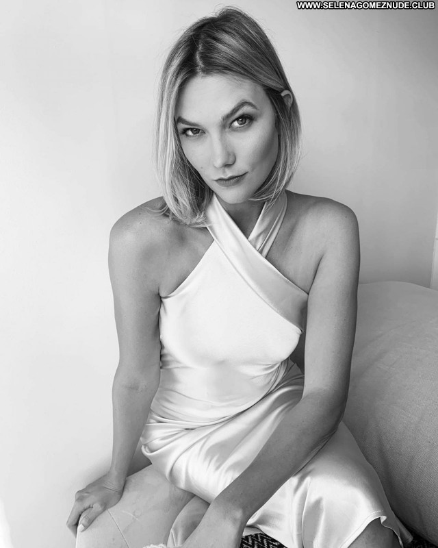 Karlie Kloss No Source Sexy Beautiful Celebrity Babe Posing Hot