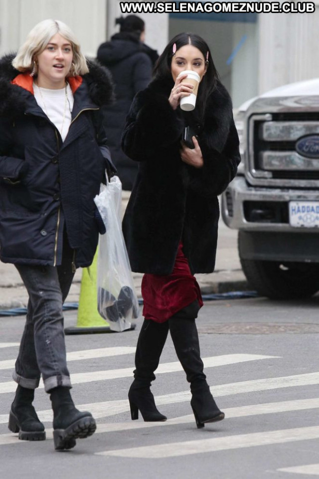 Vanessa Hudgens No Source Celebrity Babe Beautiful Paparazzi Posing