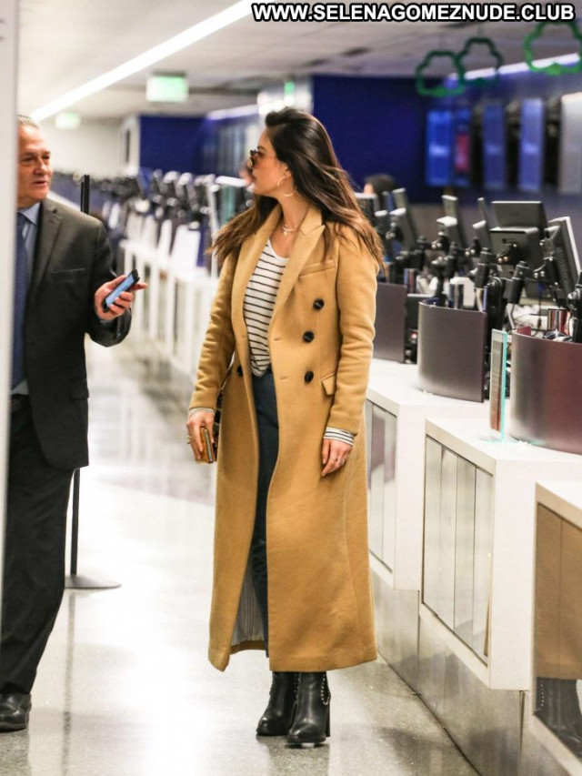 Olivia Munn Lax Airport Paparazzi Celebrity Los Angeles Beautiful