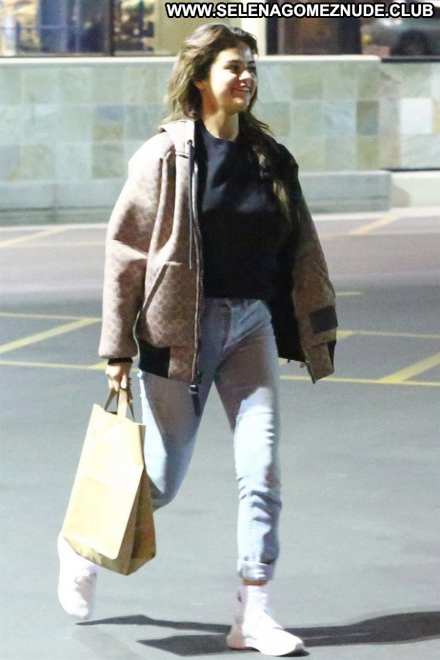 Selena Gomez Los Angeles Beautiful Paparazzi Posing Hot Los Angeles